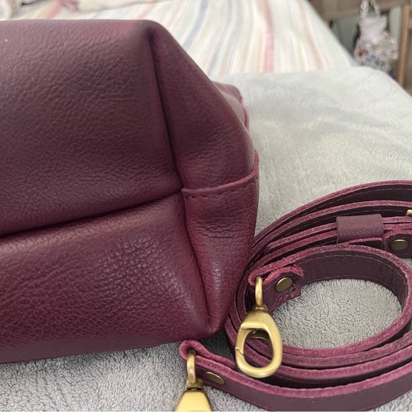 📌SOLD📌Portland Leather Goods Medium Crossbody Zip in Plum - Picture 5 of 6